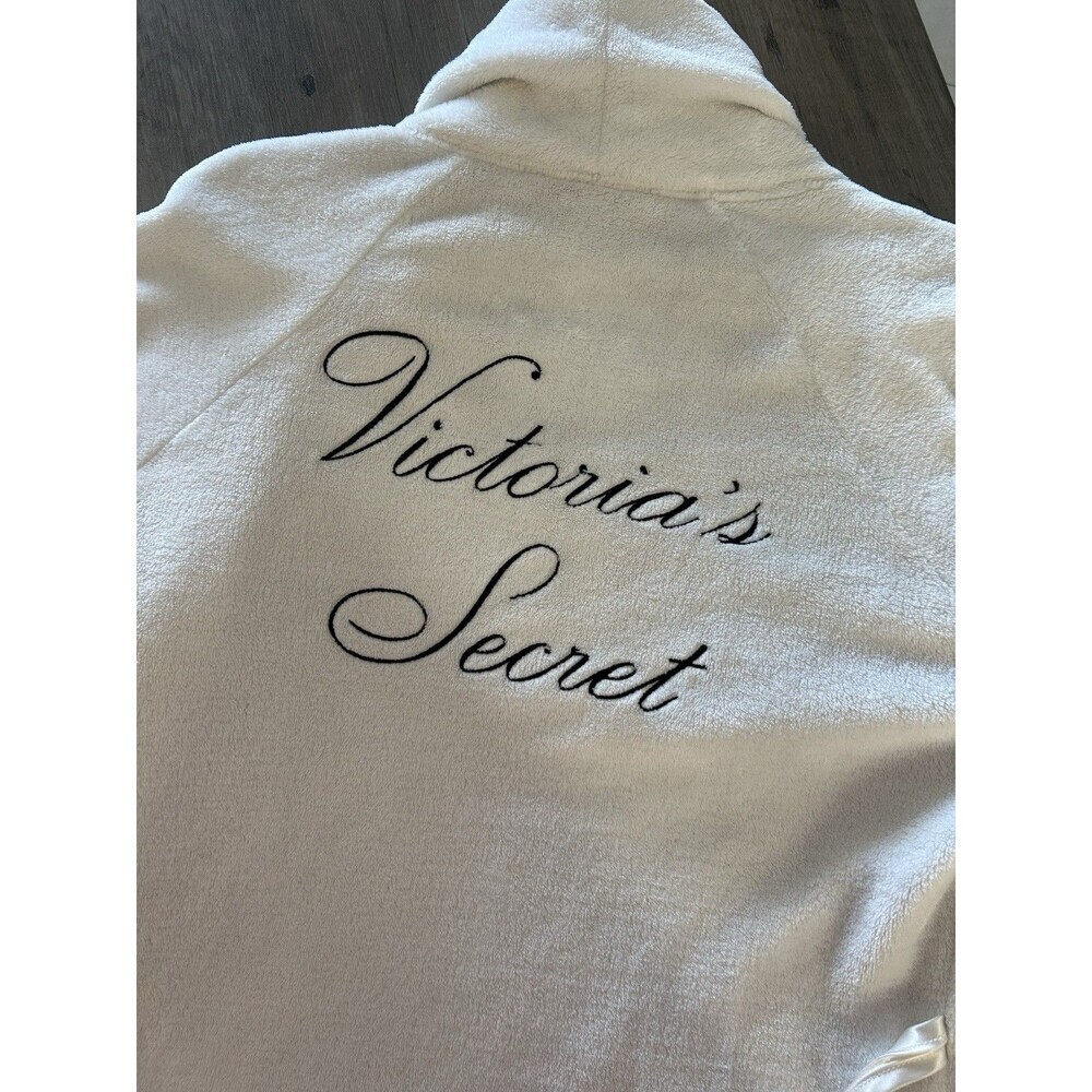 Victoria's Secret Plush Cozy Robe White Logo Fluffy Soft Short XS/S